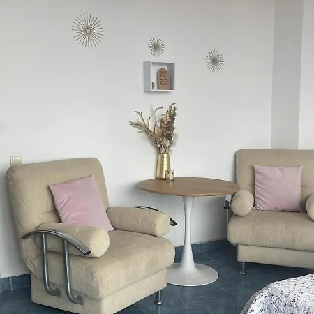 Large ,garsoniera , Flat With Sea View In A Rustic Aria - Апартаменты *